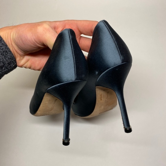 Vetements x Manolo Blahnik Satin Signature Pumps - Picture 5 of 7